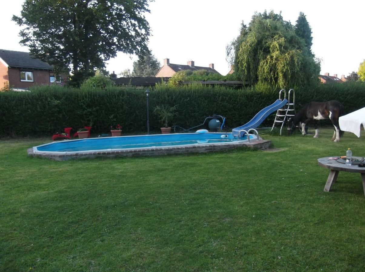 Leuk Vakantiehuisje 6P ブルンスム エクステリア 写真